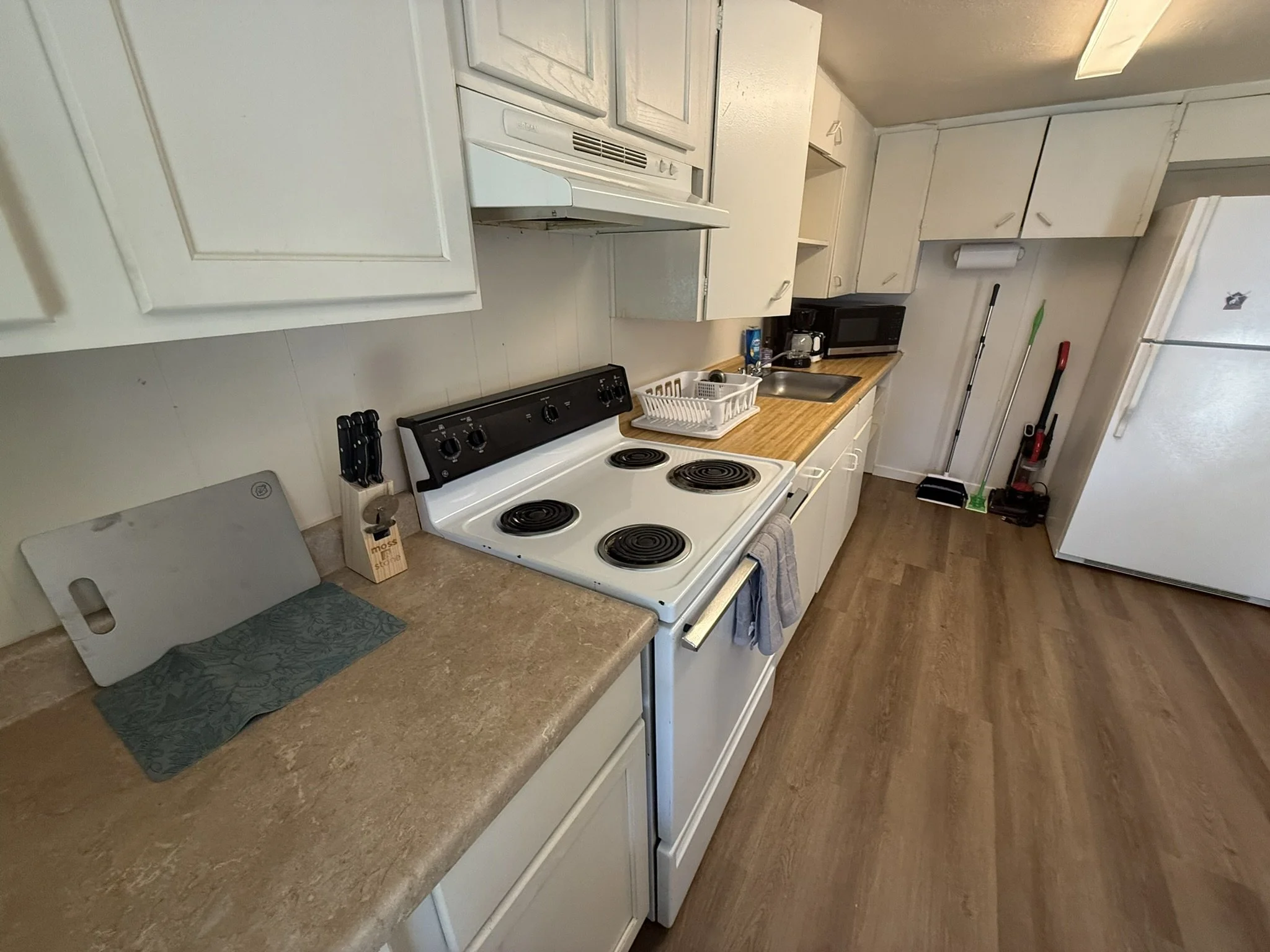 Kitchen 2.JPEG