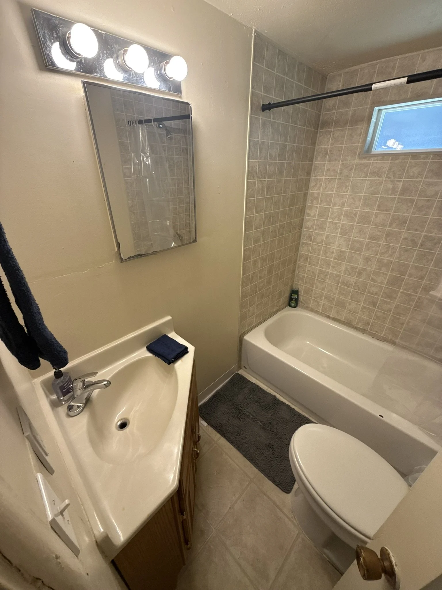 Bathroom 1.JPEG