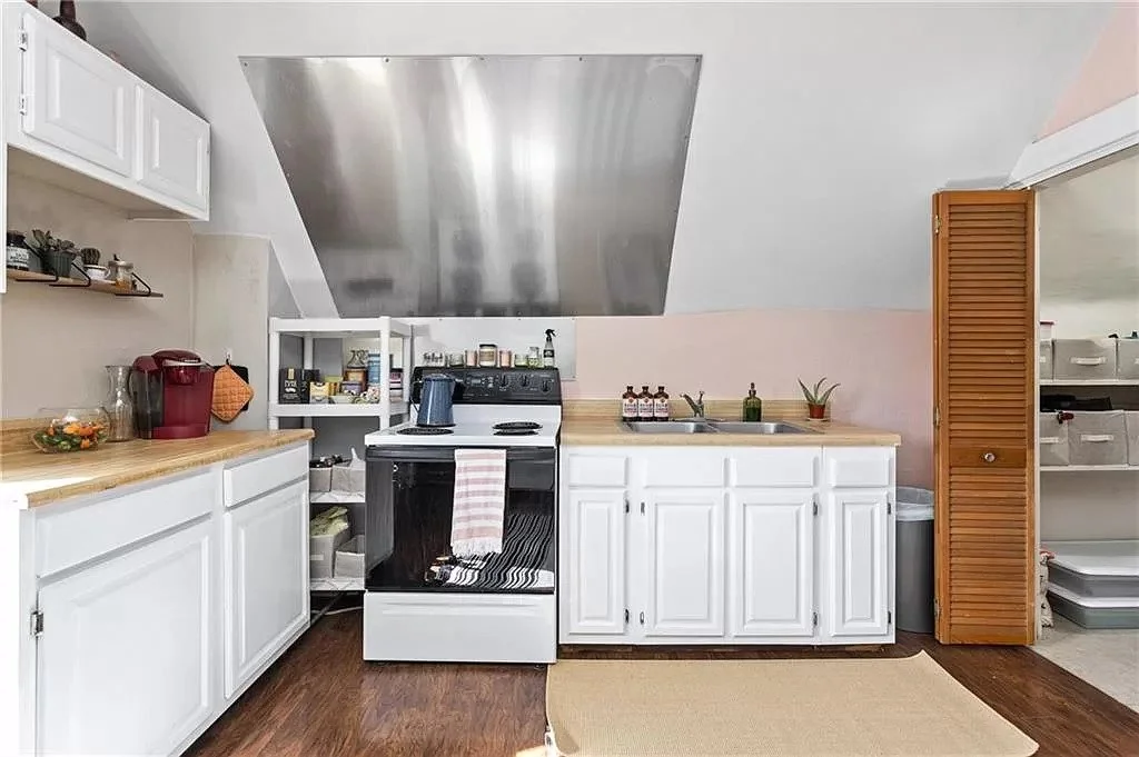 Upper - Kitchen Stove (1).jpg