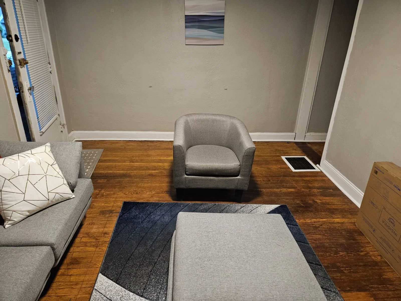 3926 Living Room2.jpg