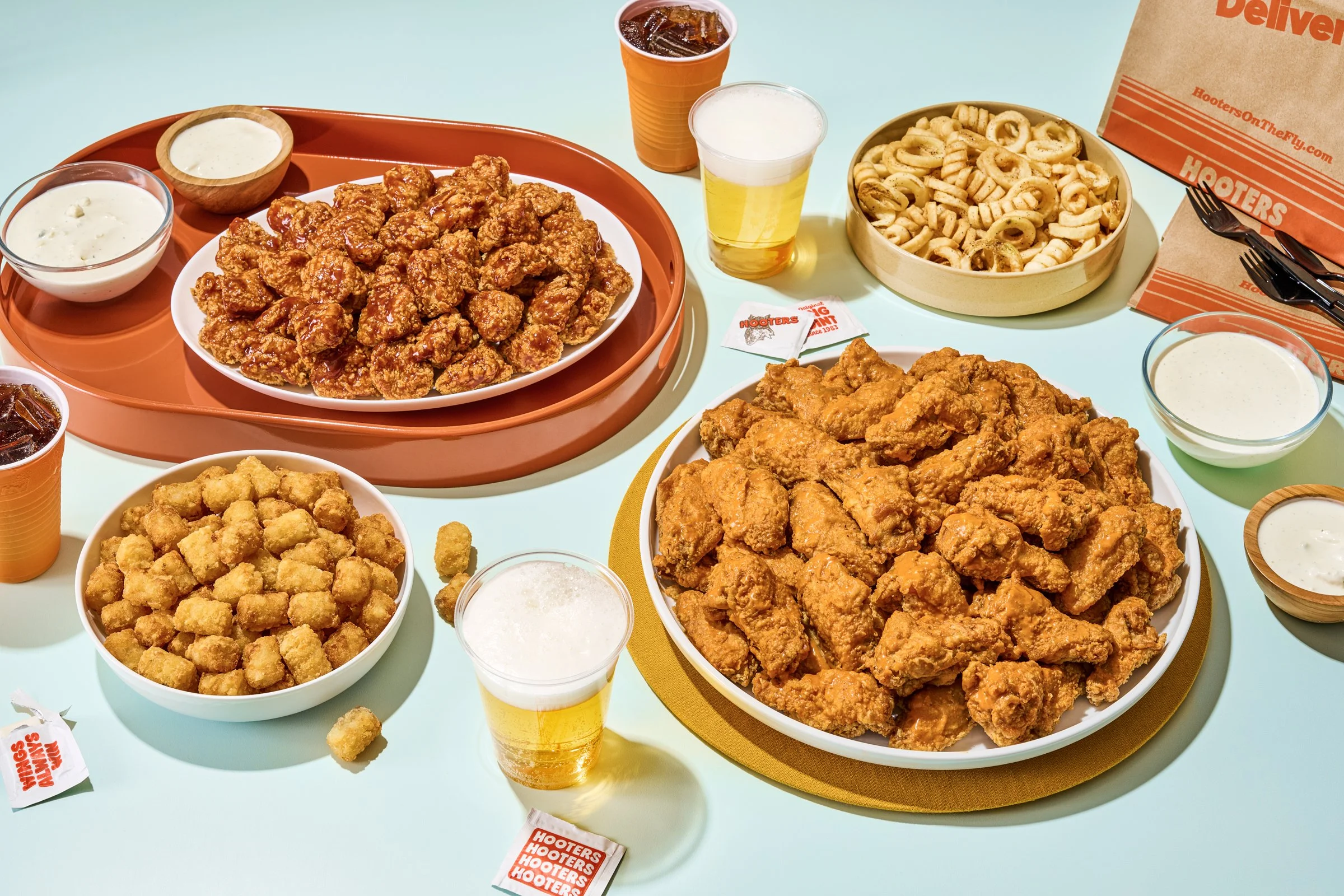 25045 - Hooters Catering1952.jpg