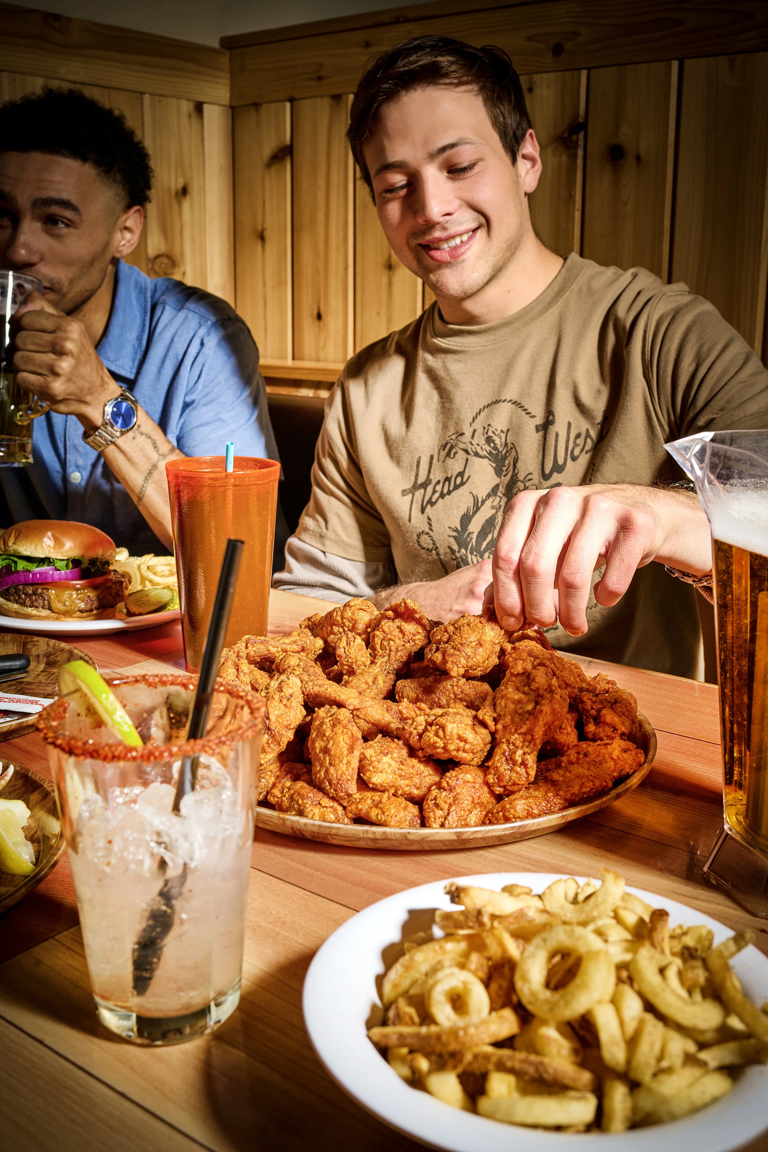 26005 - Hooters Lifestyle3814 copy.jpg