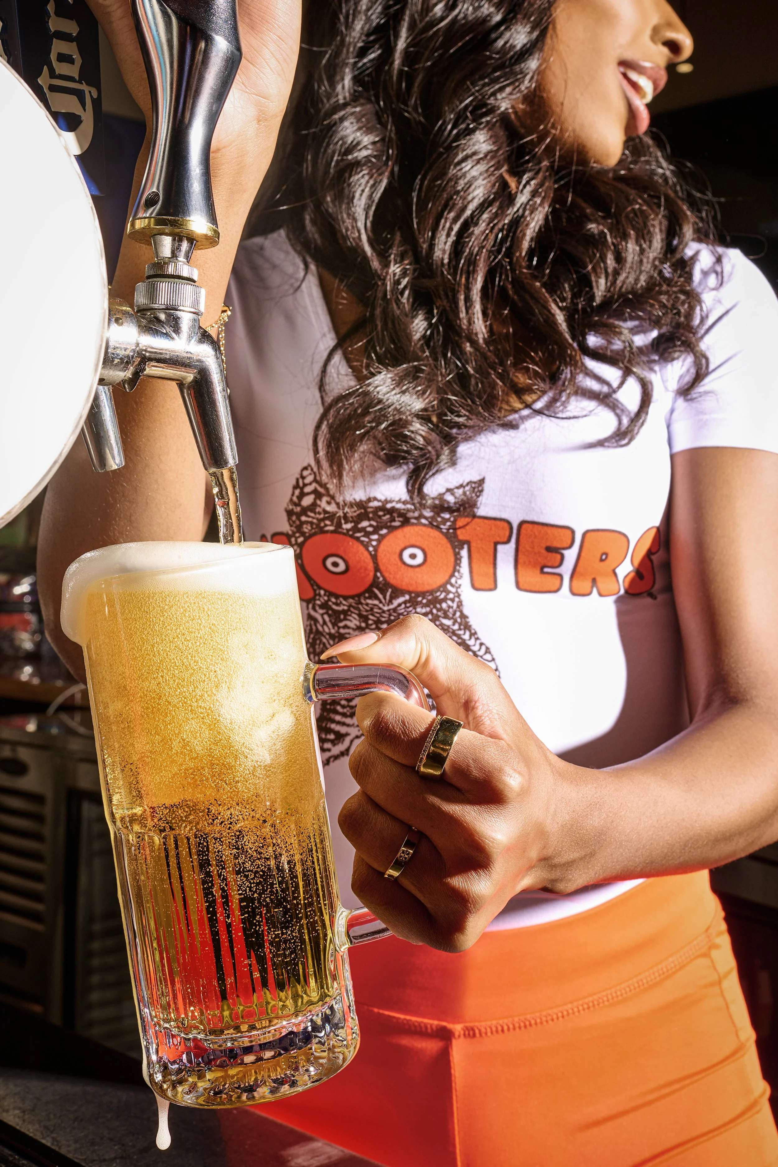 26005 - Hooters Lifestyle2219-2 copy.jpg