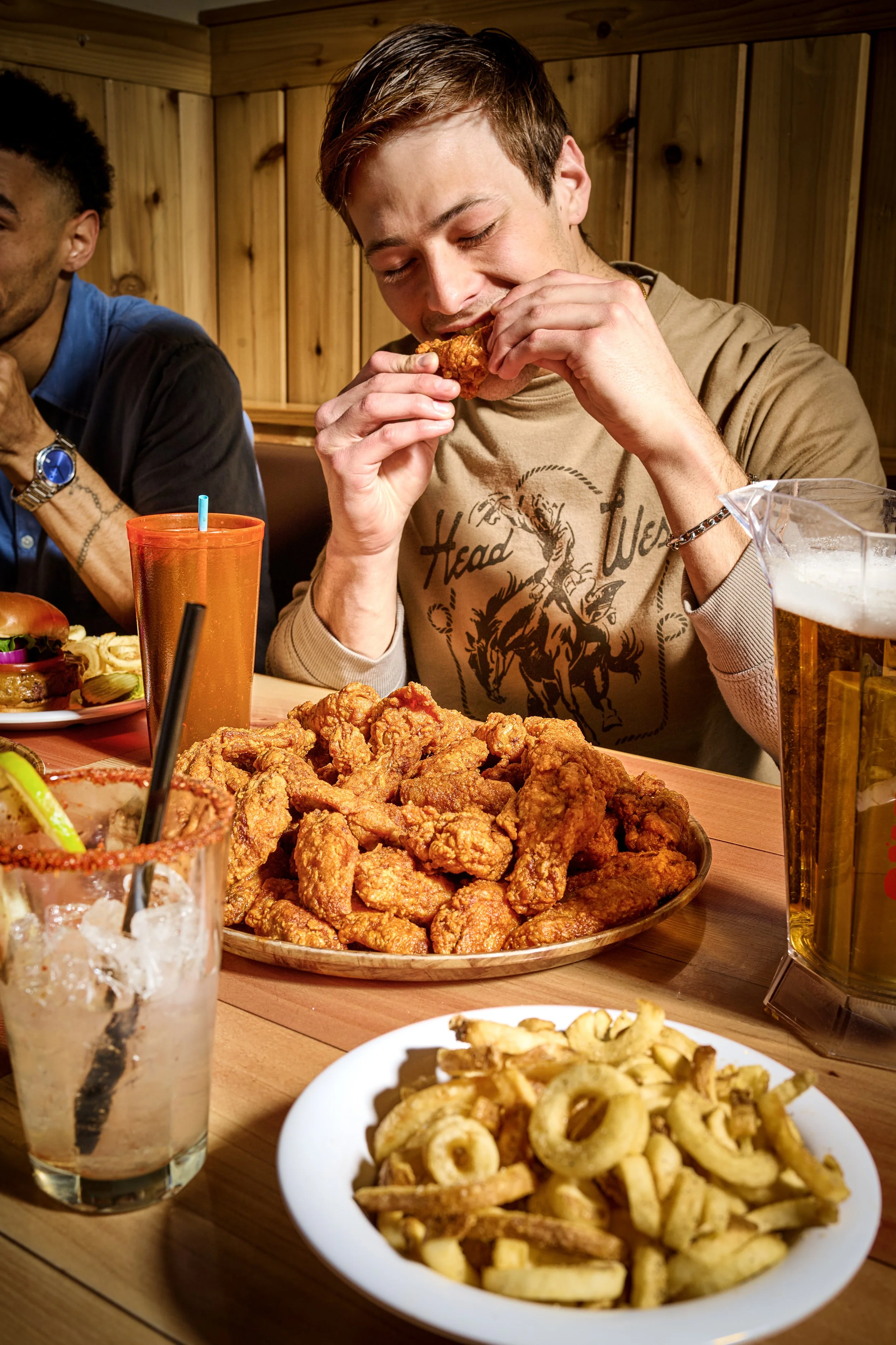 26005 - Hooters Lifestyle3829 copy.jpg