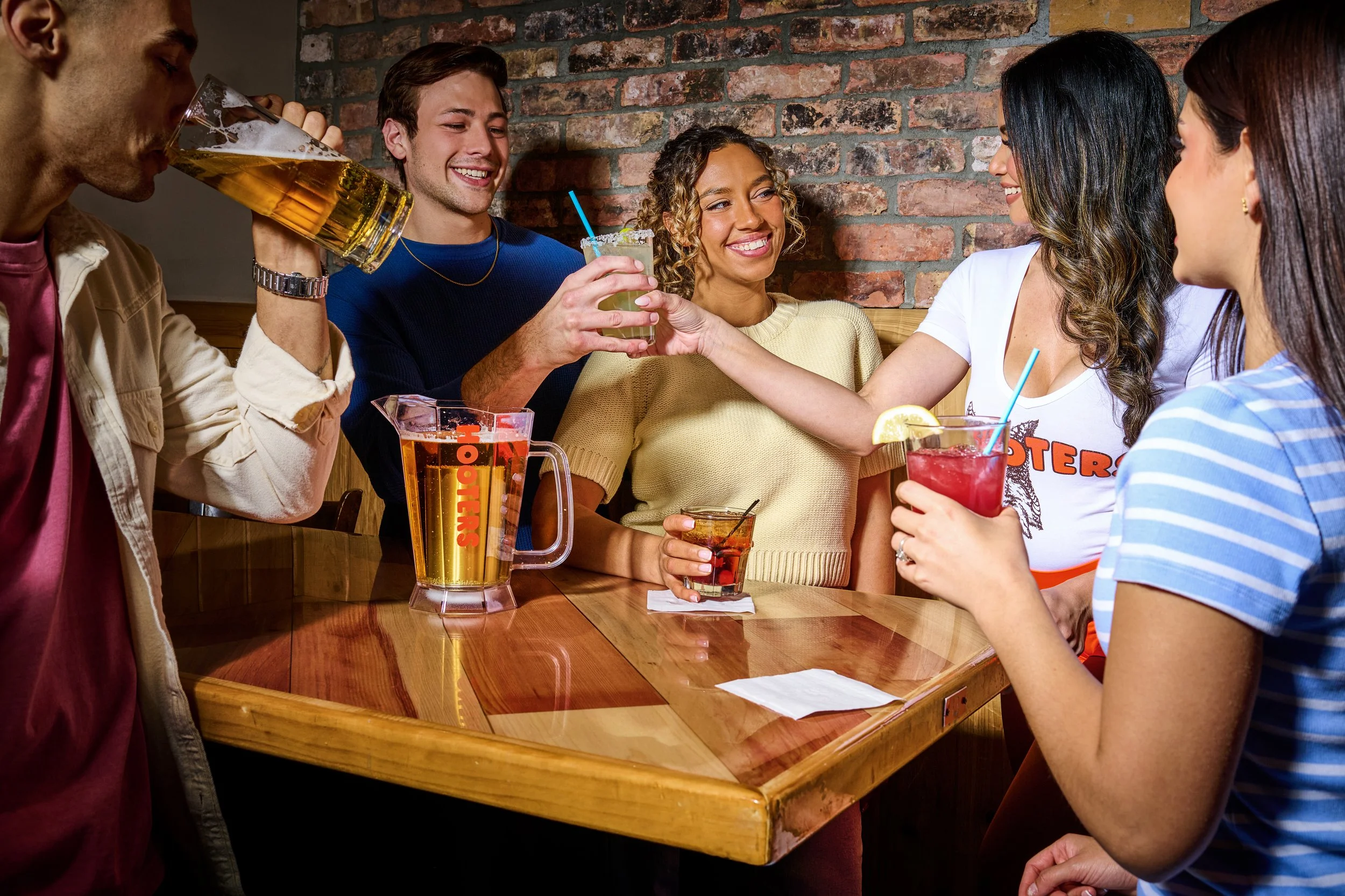 26005 - Hooters Lifestyle4609 copy.jpg