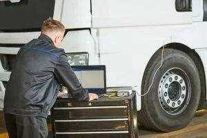 How scanning and diagnostic tools assist with truck repairs