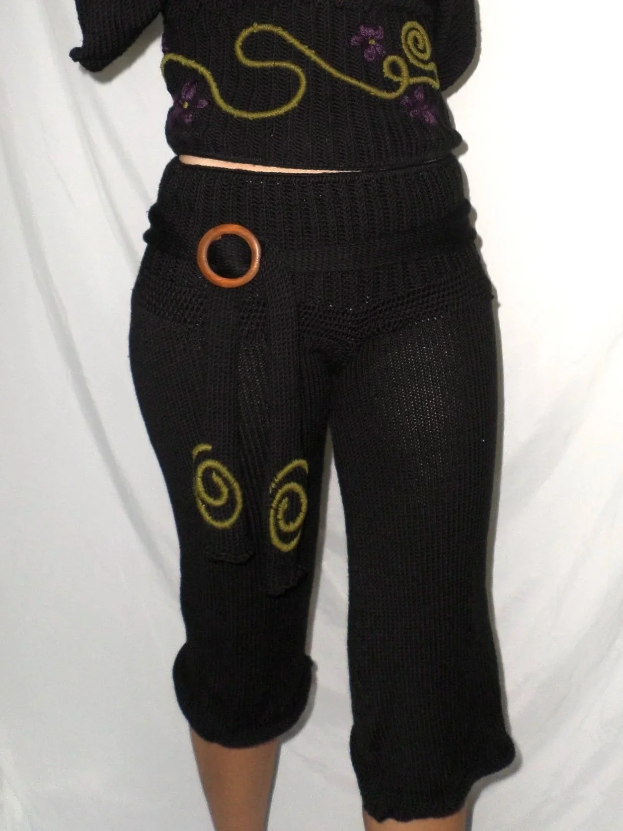 black whimsy capris