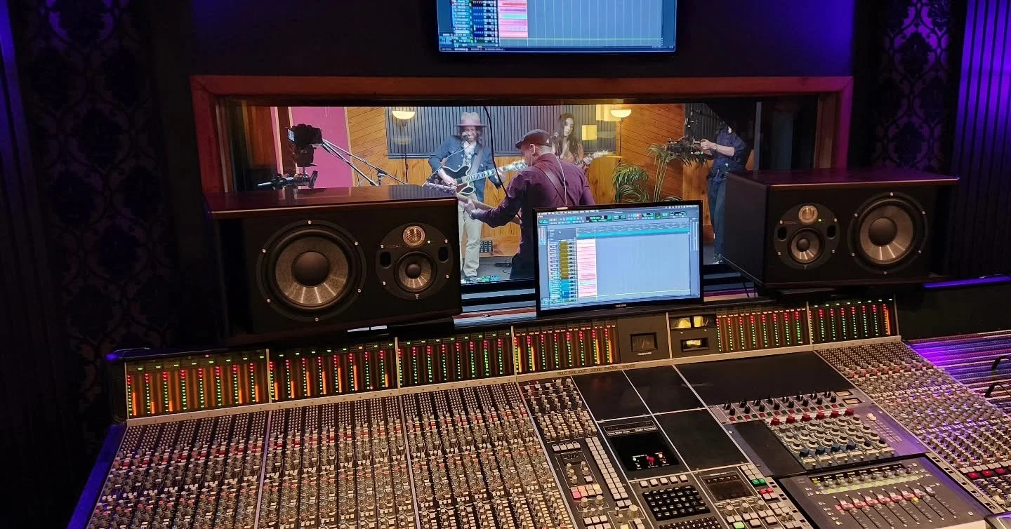 Tracking Live @ The Avenue