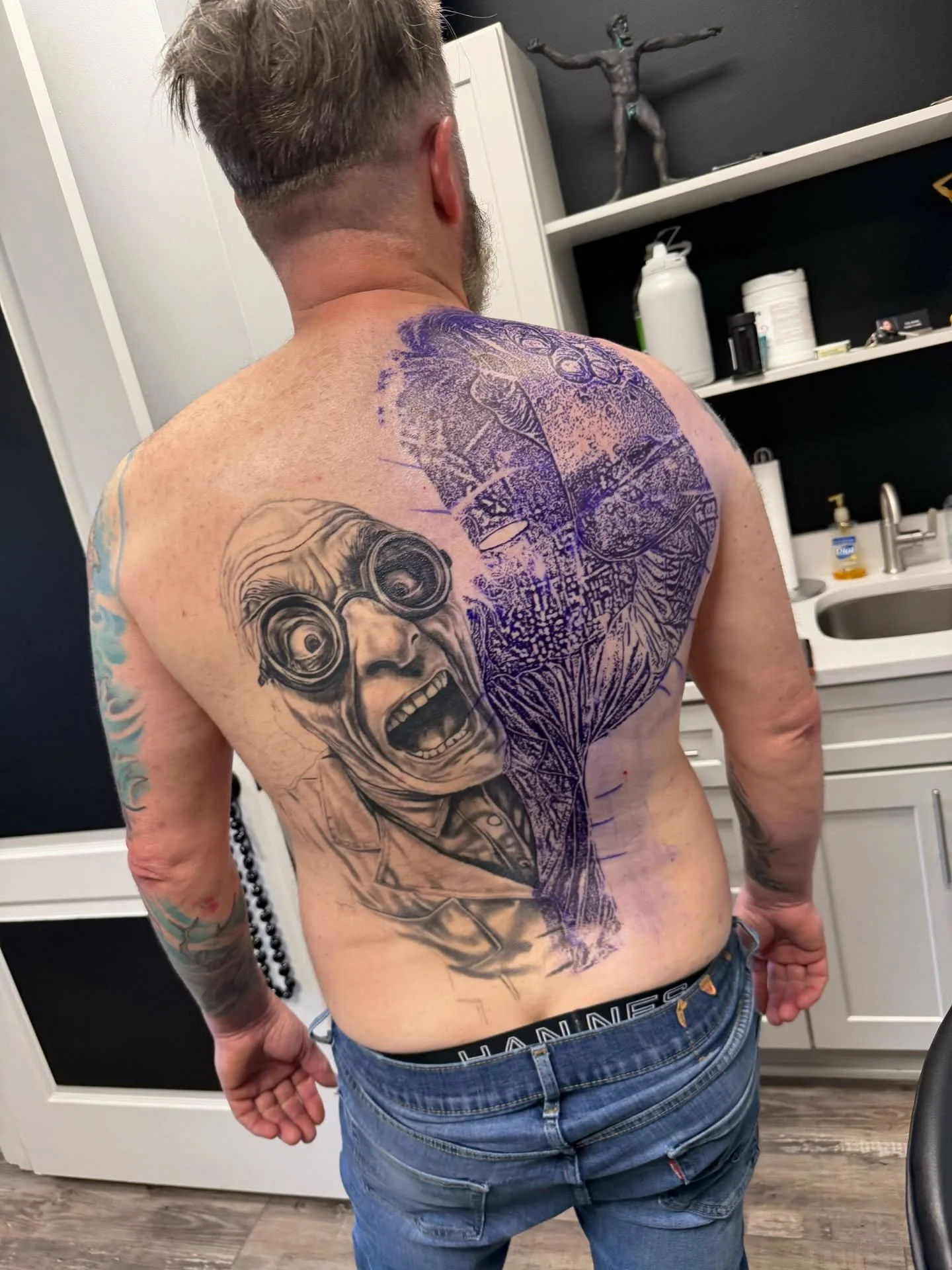 Making some progress on this back tattoo 🔥