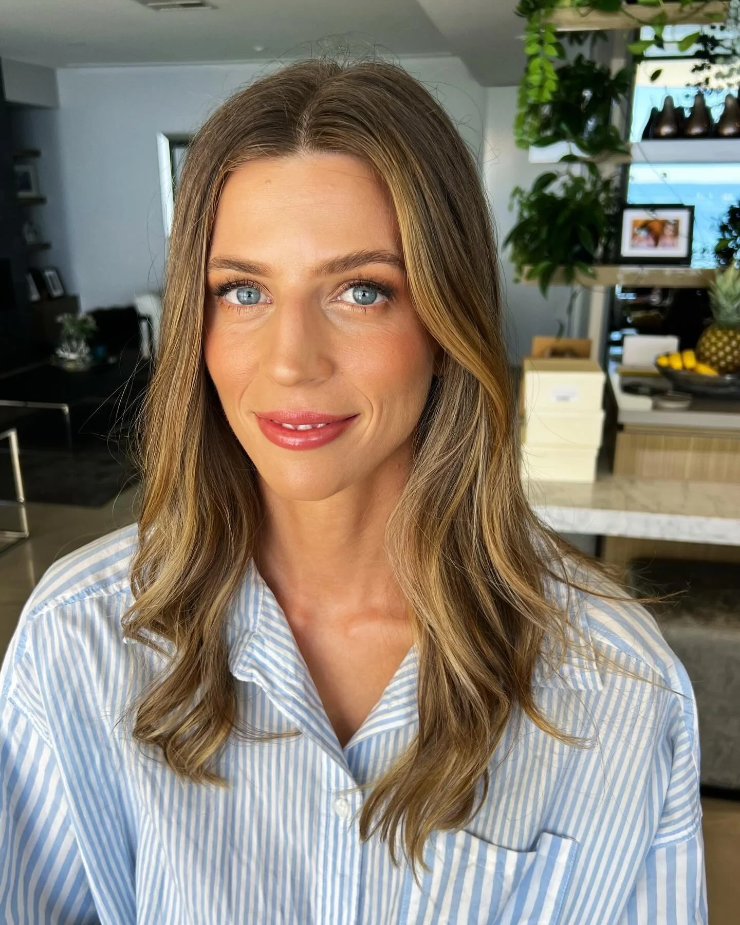 The bubbly, gorgeous Tess yesterday before her &ldquo;Engagement&rdquo; party 😉 Bronzed and glowing to accentuate her incredible eyes and natural beauty!