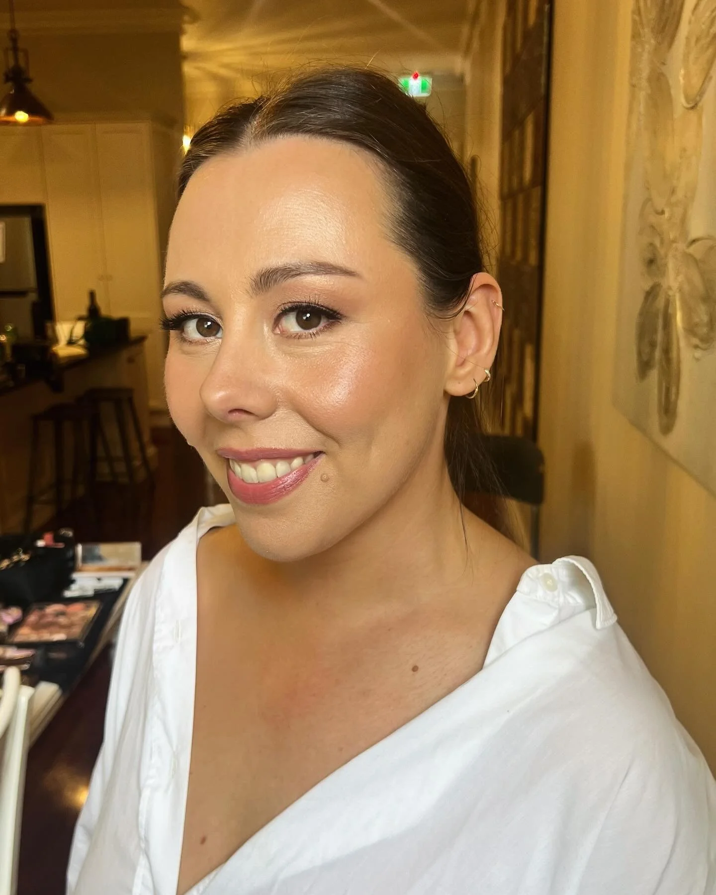 I loooove this look @kate.mcolsson and I decided on for her big day 🫧 After quite the run up, Kate was one of my last &ldquo;COVID brides&rdquo; to finally get the celebrations she deserved. We went with glowy, delish skin and plummy tones on the ey
