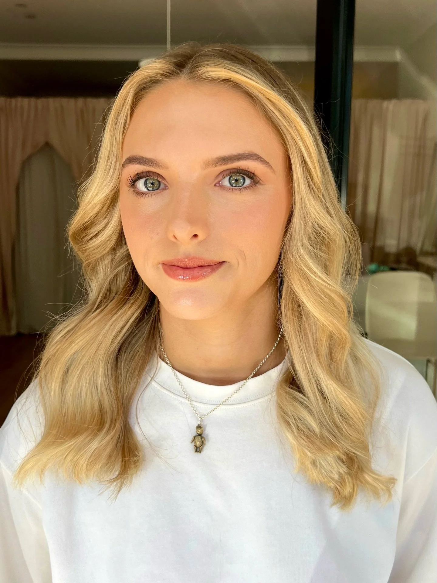 We loooooove a makeup that still feels like you while enhancing your natural beauty 😌✨

Hair and makeup by yours truly for Ash&rsquo;s graduation today!

🏷️ adelaide makeup artist mua south australia soft glam natural bridal brides wedding dewy

#a