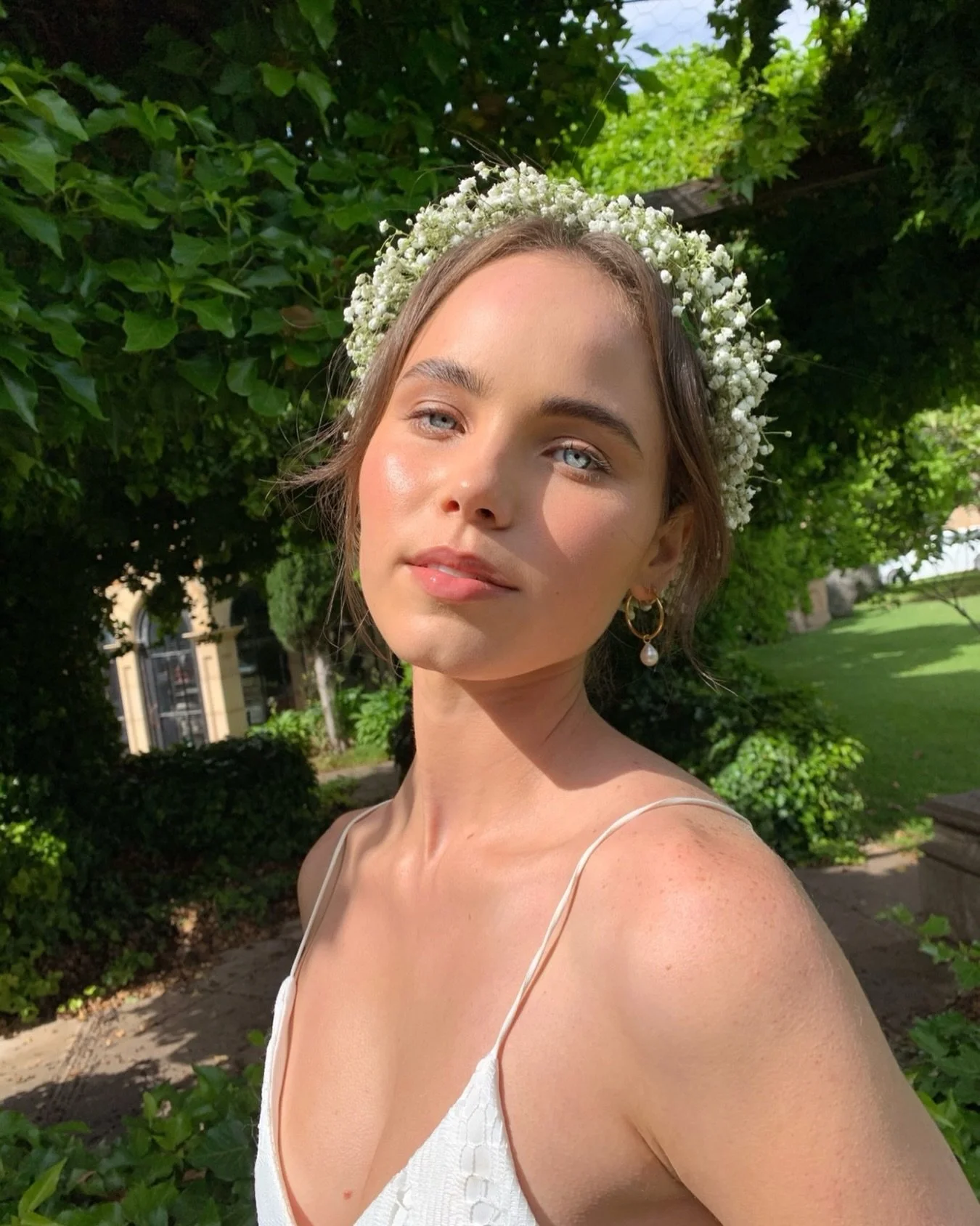 throwback to this angelic moment with @emmamacgowan for @twosistersthelabel 🪽 

remains to be one of my favourite makeups. soft, dewy, gently enhancing without disrupting emma&rsquo;s natural beauty. 

hair by my lovely @tiffanysmithsmith 

🏷️ adel
