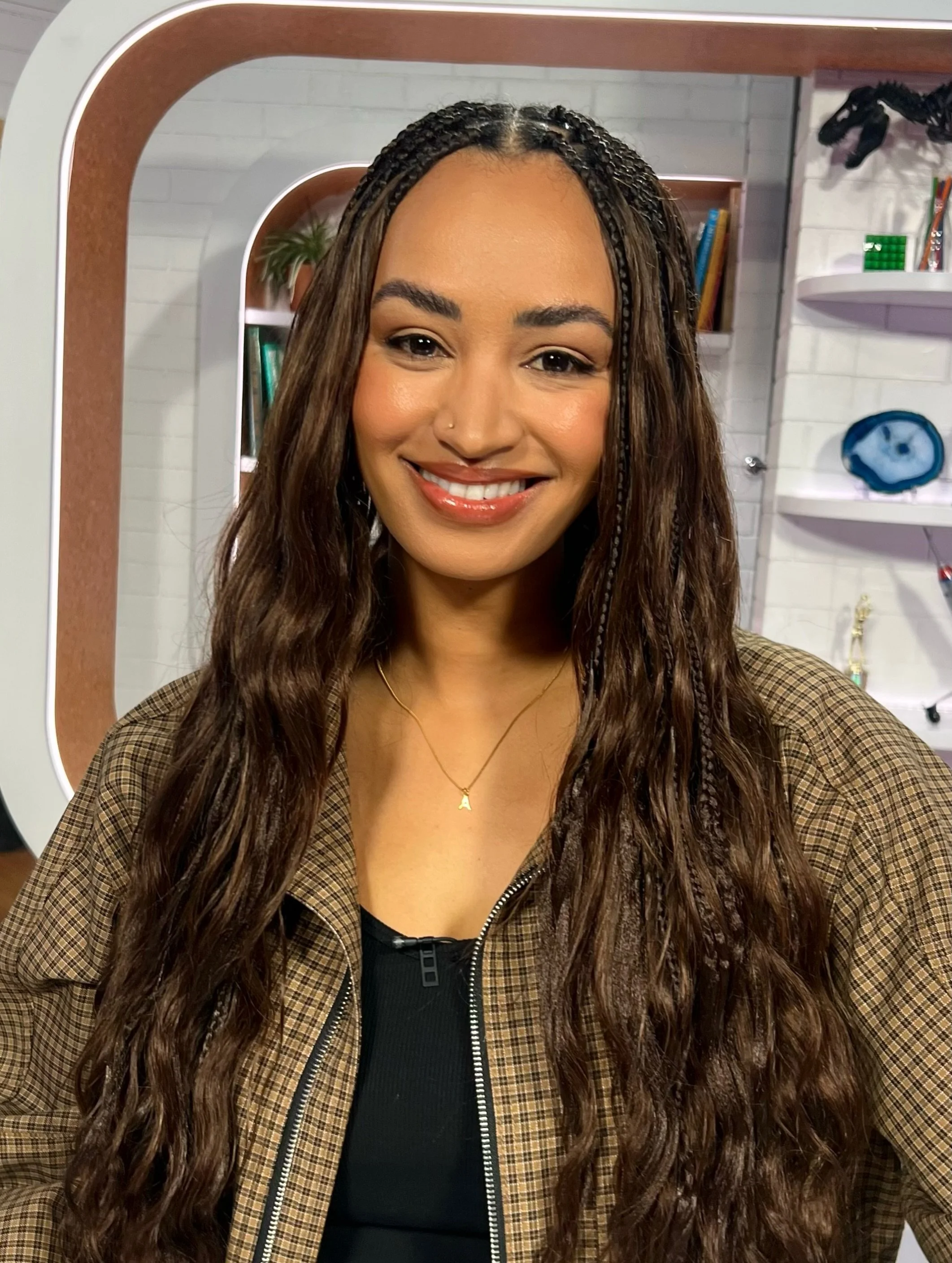 BTN Mondays with the very gorgeous and clever @amelia.may.moseley 🌟 
Fresh and glowing with @maccosmeticsanz See Sheer lipstick
 #adelaidemakeupartist #adelaidemua #makeupartist