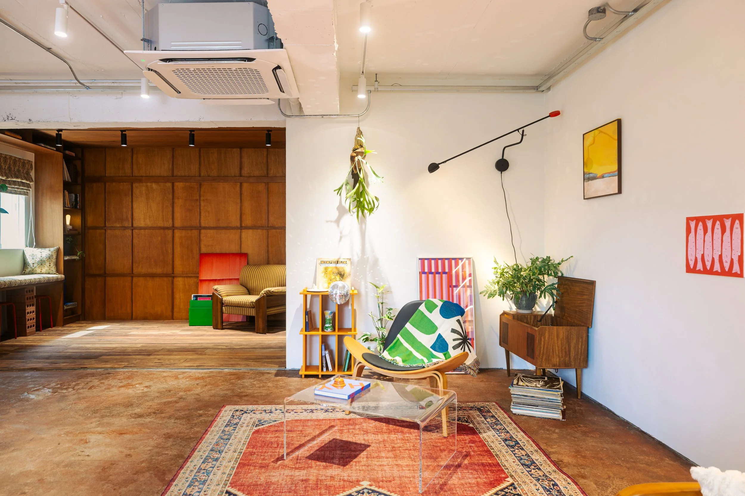  betterthangray
	  베러댄그레이 스튜디오, 2024  