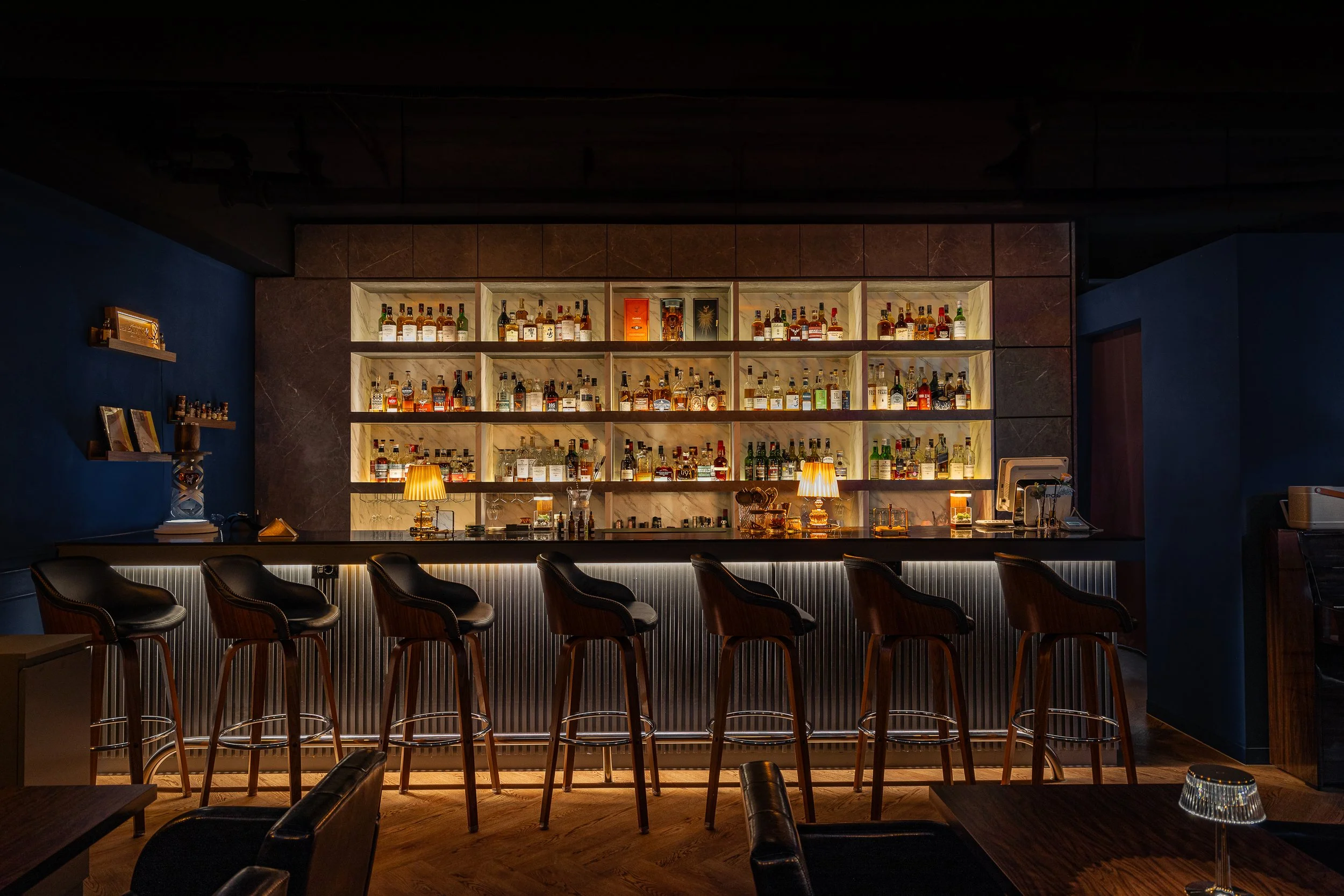  Bar MOMENT
	  바모먼트, 2024  