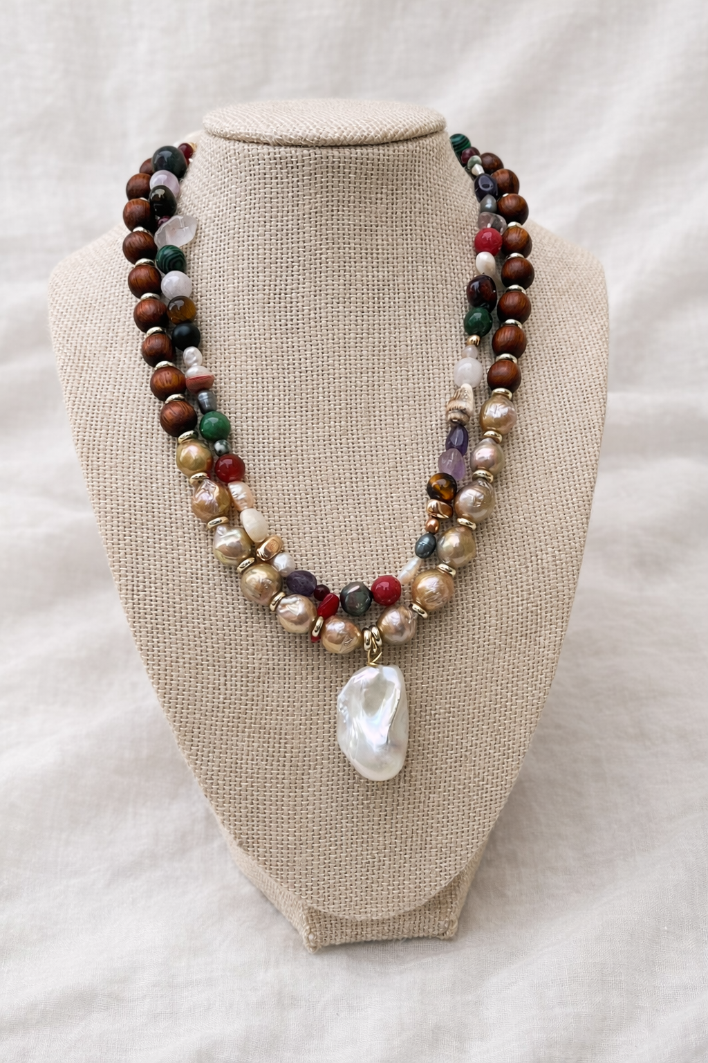 Elegant beaded necklace with baroque pearl.png