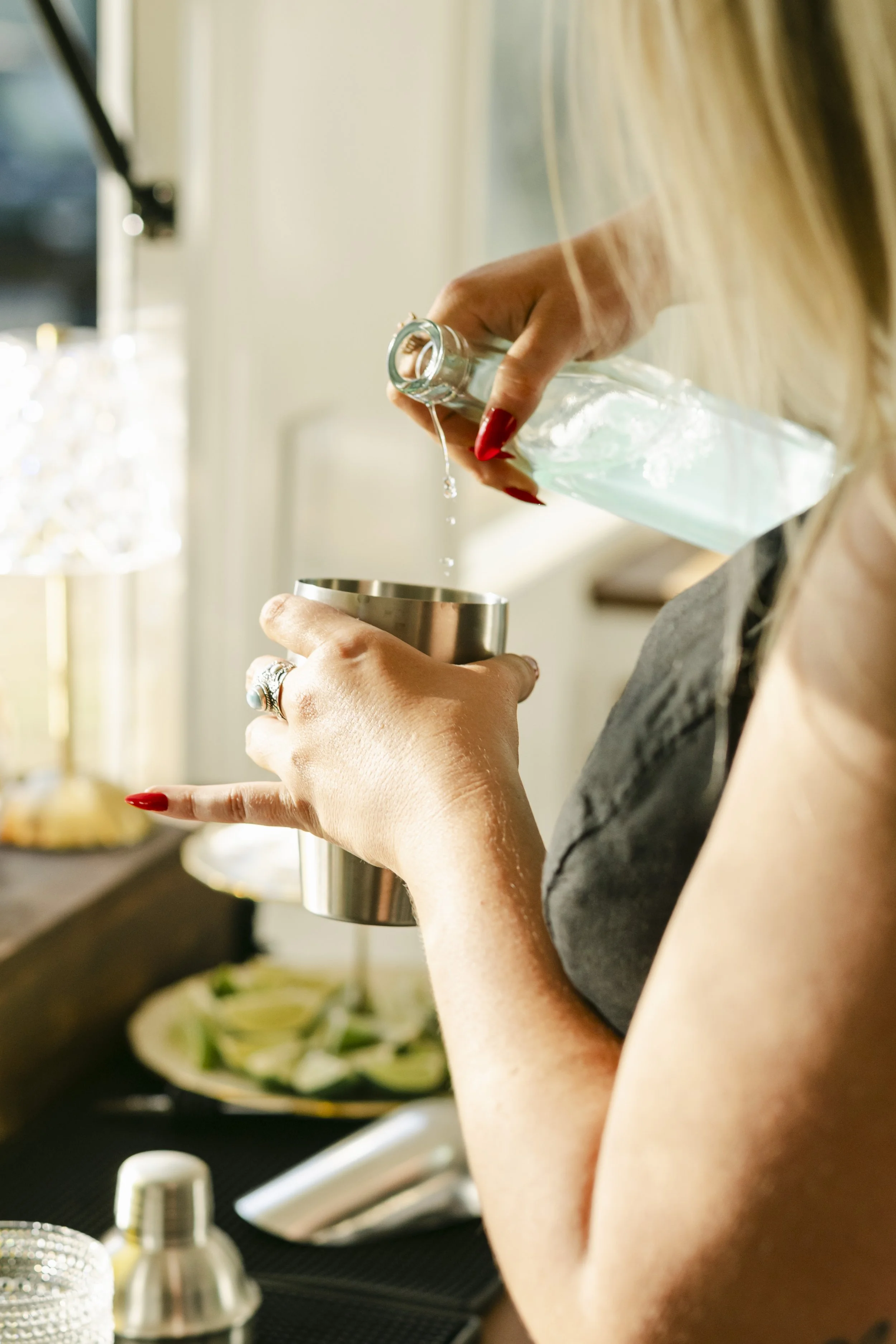 Bartender pouring a signature drink for a wedding in Columbia SC | The Social Hour based in Aiken SC