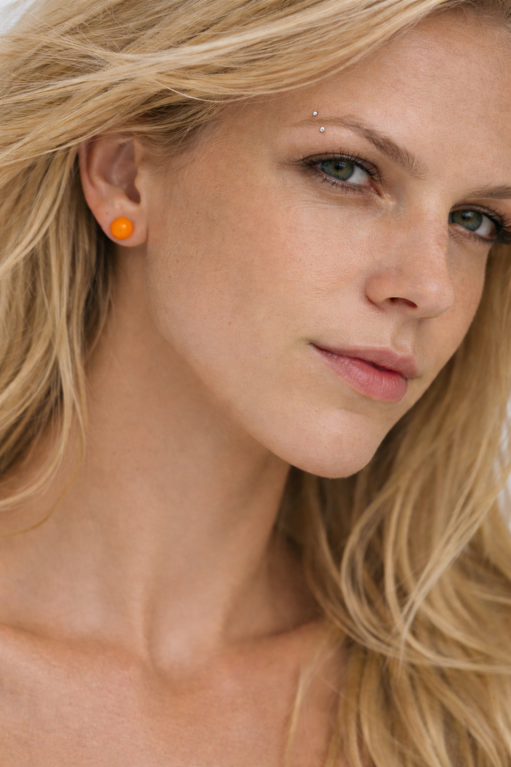 stud earrind davide penso orange.png