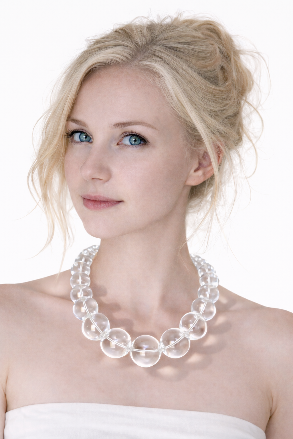 collana daniela trasparente  modella davide penso.png