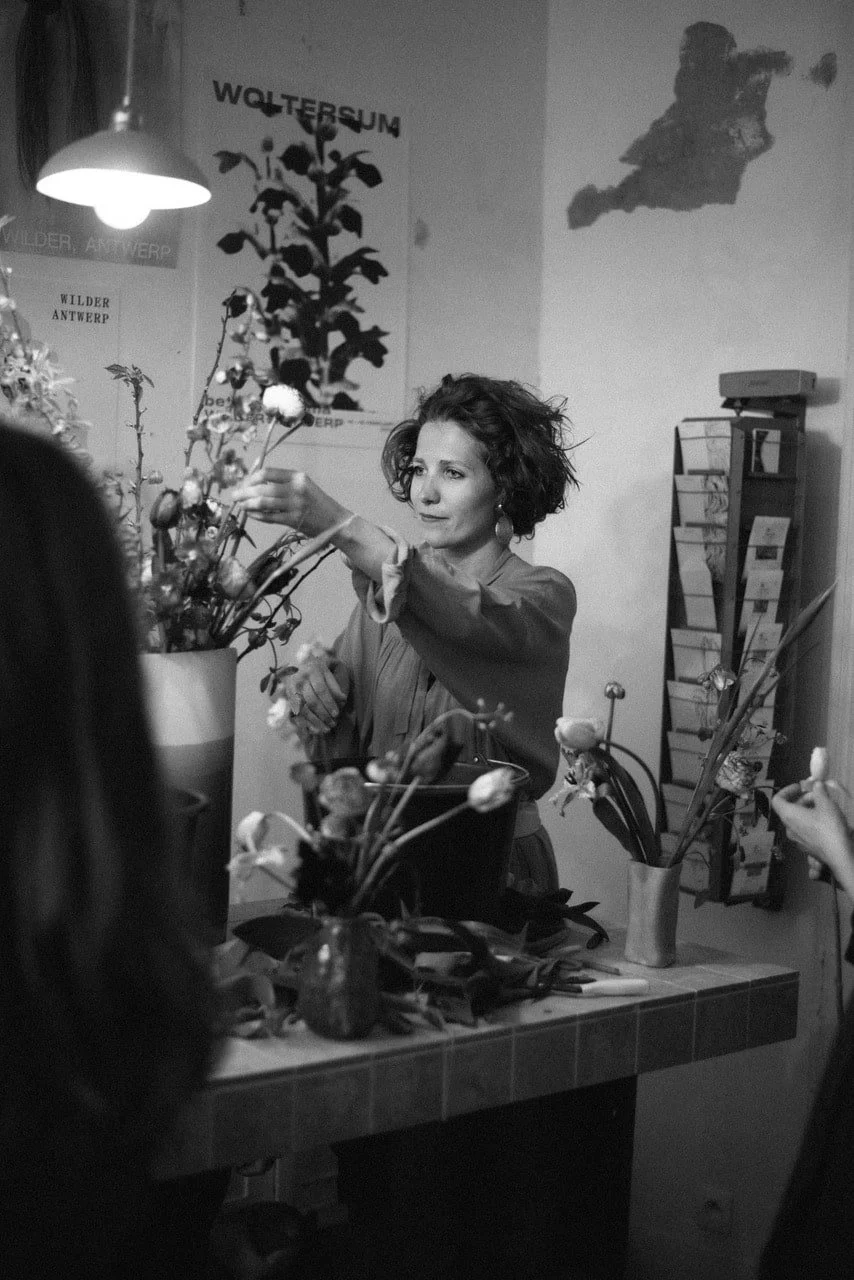 Jasmijn in store bw.jpeg