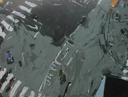 Vogelperspektive auf eine Straße mit Parkplätzen, Autos und Straßenverkehr in einer Stadt