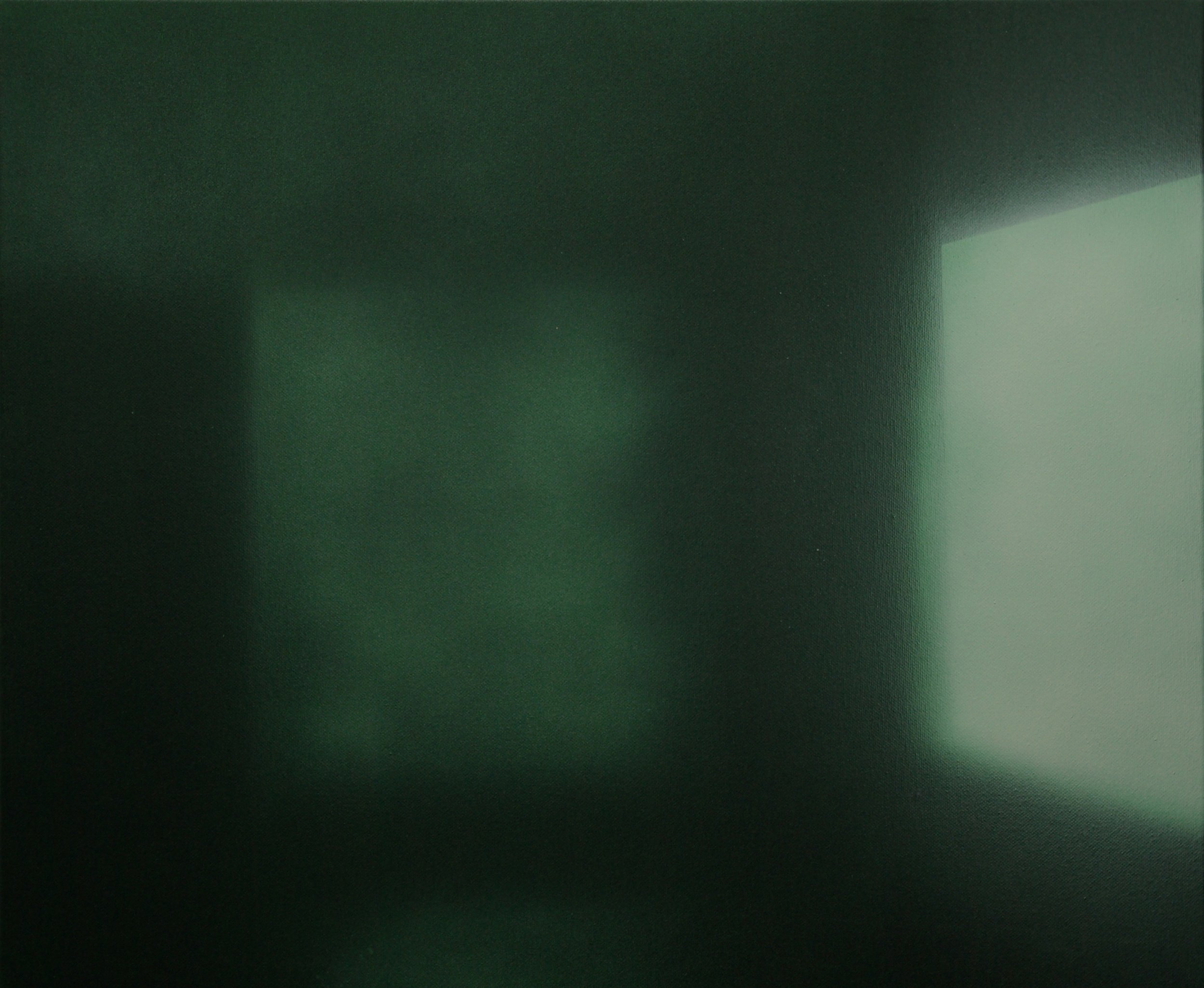 Unscharfer grüner Raum mit Lichtquelle an der Wand