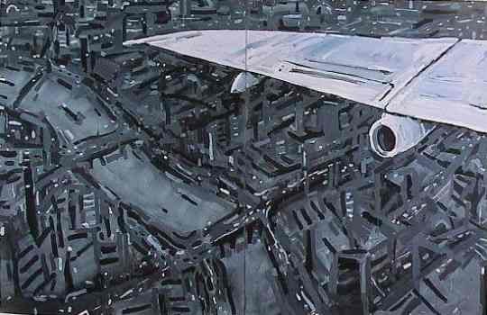 Aufnahme eines Flugzeugs über einem urbanen Gebiet bei Nacht mit vielen Straßen und Gebäuden.