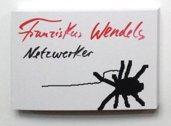 Schwarzer pixeliger Käfer auf weißem Hintergrund mit handschriftlichem Text: 'Frauzi Kus Wendel' in Rot und 'Netzwerker' in Schwarz.
