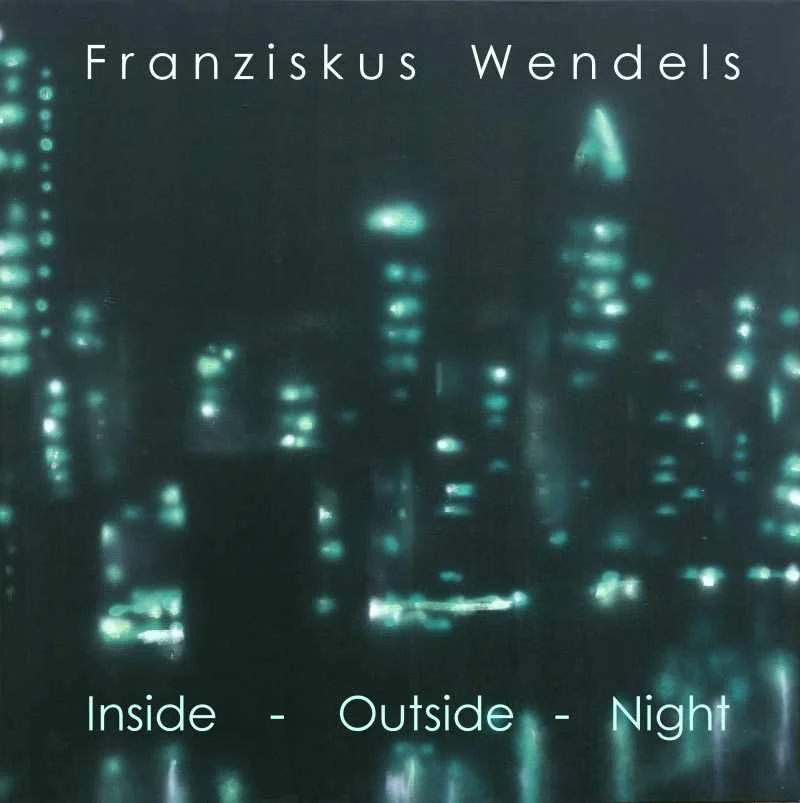 Buchcover mit dem Titel 'Franziskus Wendels' und dem Untertitel 'Inside - Outside - Night' mit einem Bild eines nächtlichen, leuchtenden Stadtbilds im Hintergrund.