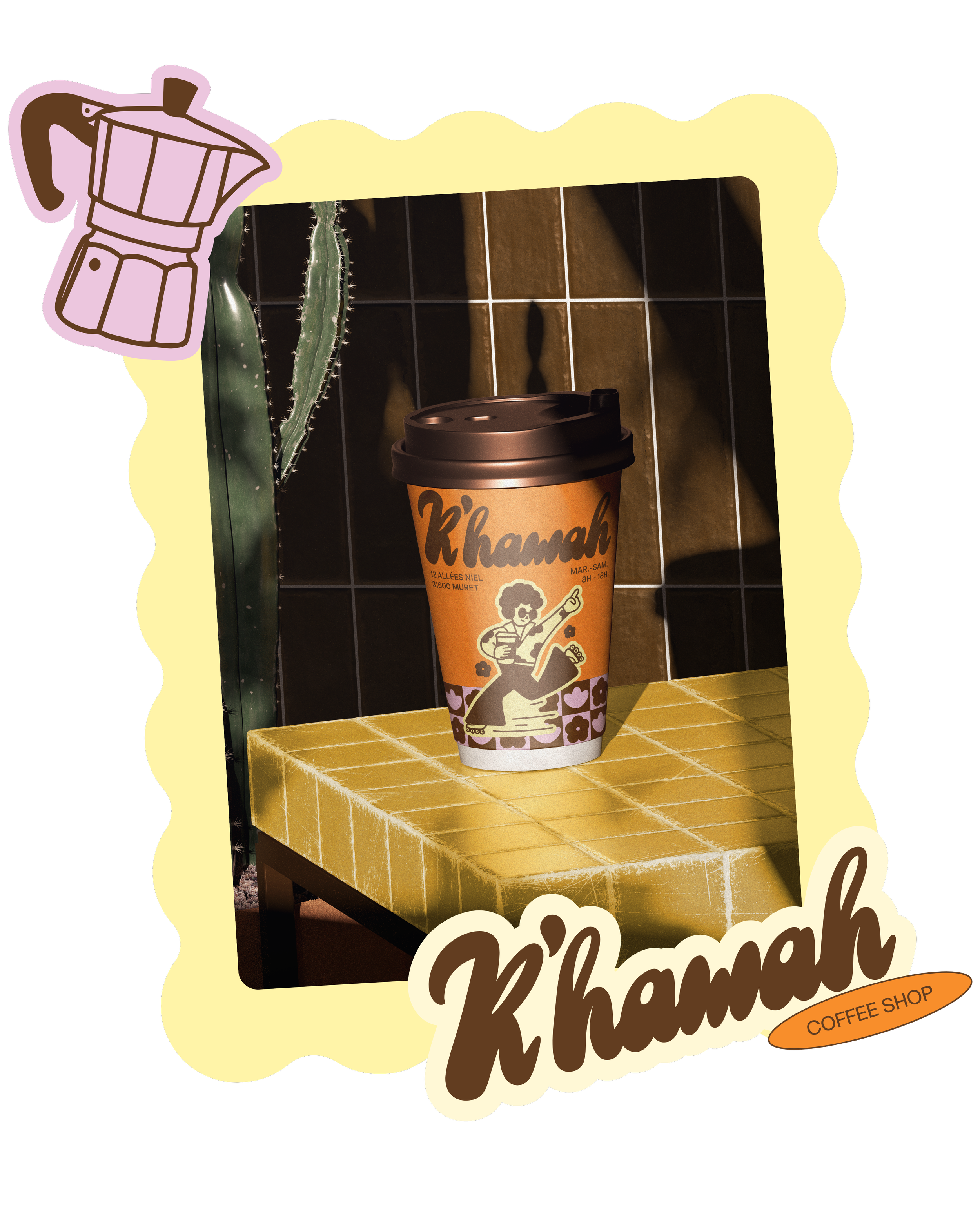 Un café à emporter avec une illustration de style rétro, portant le nom de marque 'K'hawah', placé sur une table jaune.