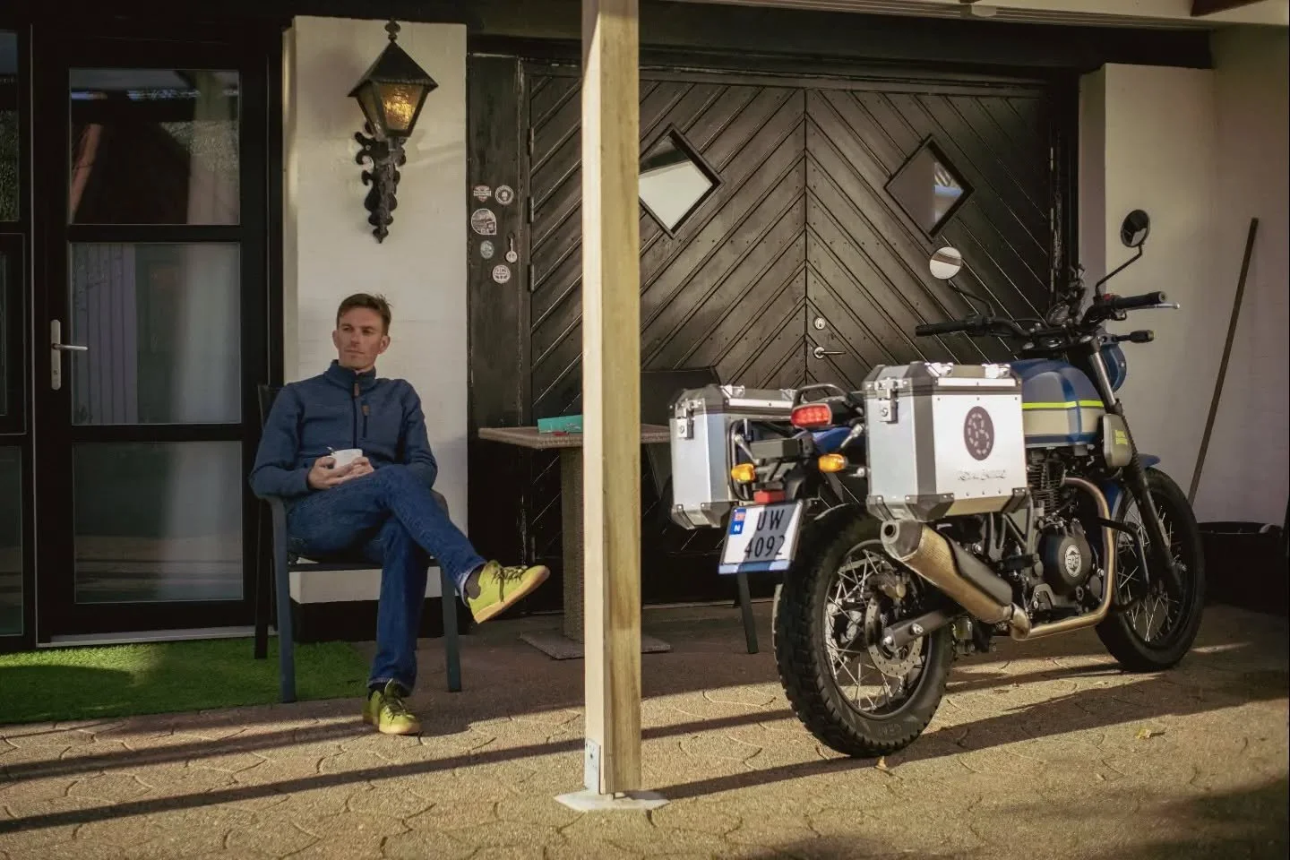 Morning coffe outside the motel

#motorcyclelife #travel #bilkollektivet