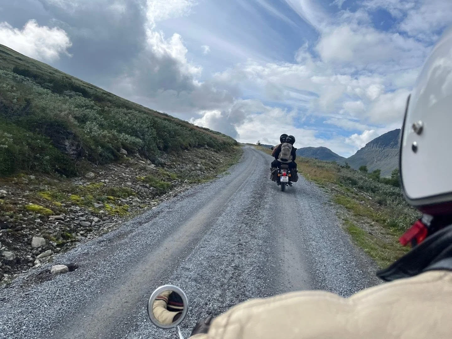 On the road again. Touring the high mountain passes of Norway ❤️

#bikerlife #wildcamping #scrambler
