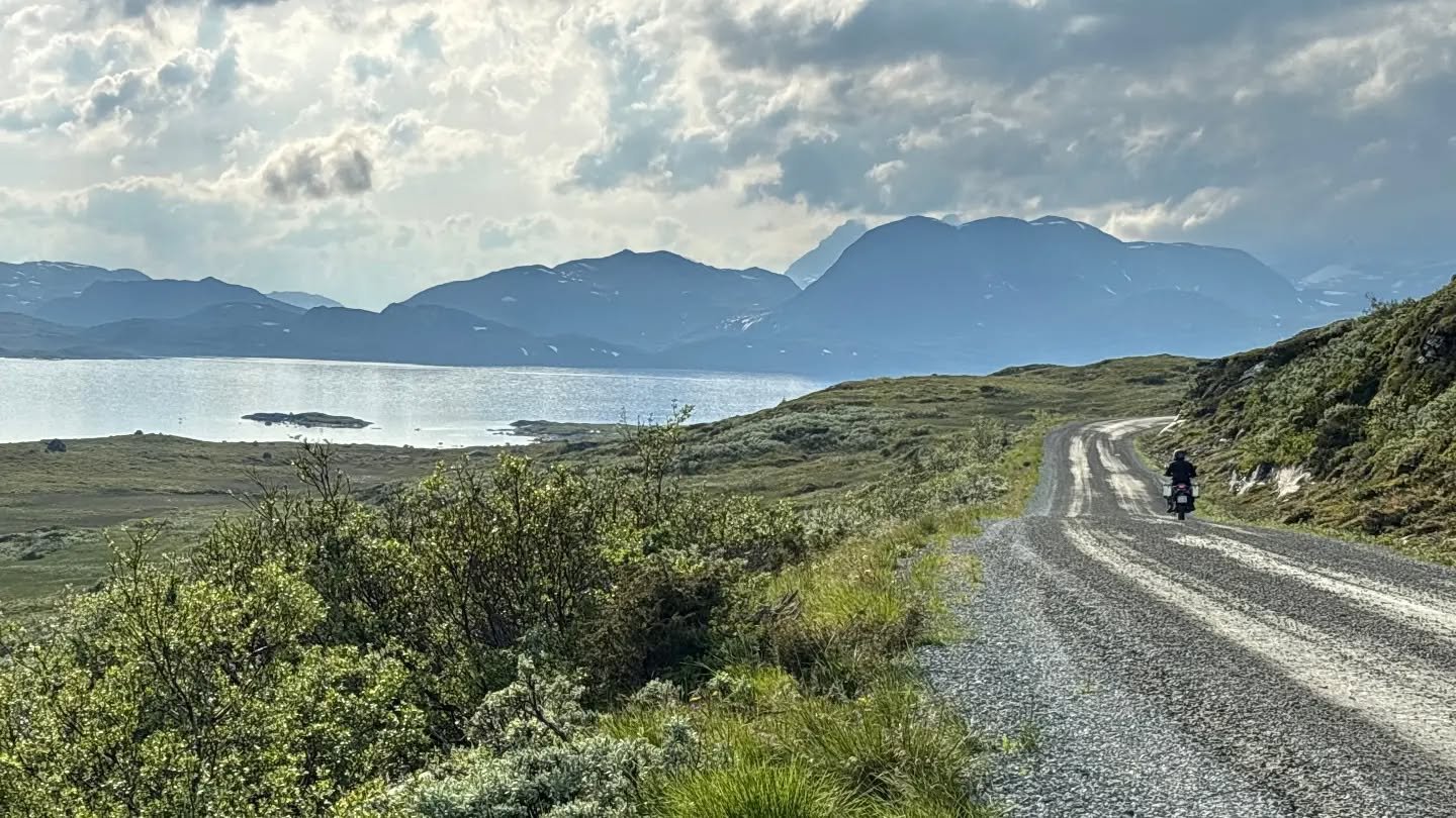 Exploring the Norwegian high mountains on Scram 411 rental from BK-Adventure ❤️

#motorcyclelife #adventure #scram411