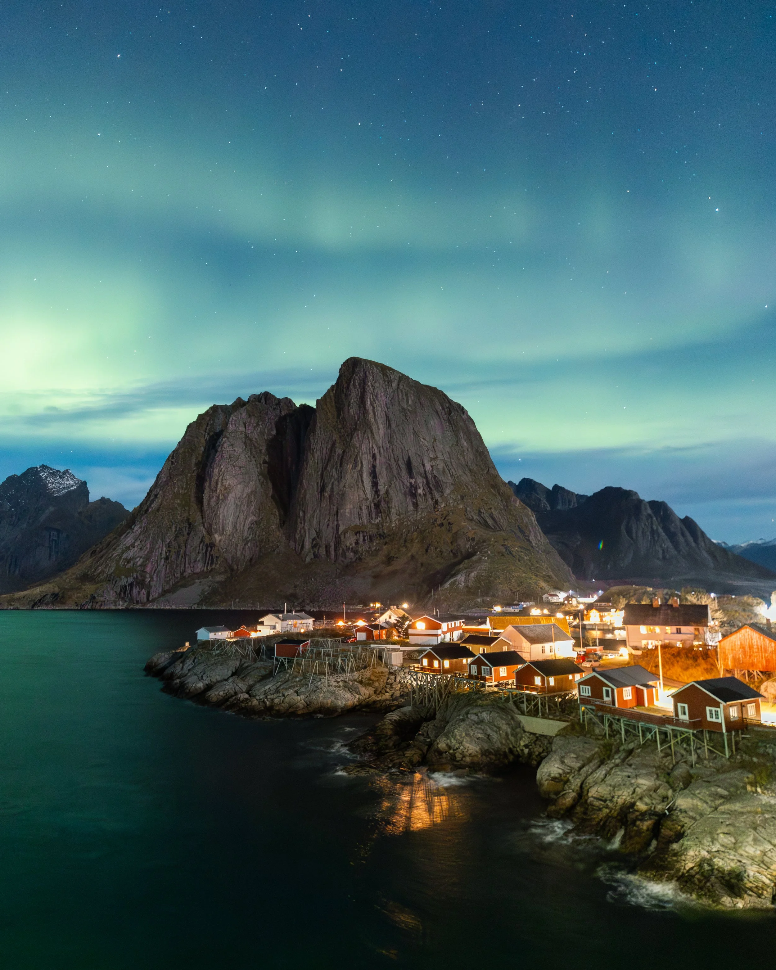 Auroras Boreales desde puente de Hamnoy en Lofoten