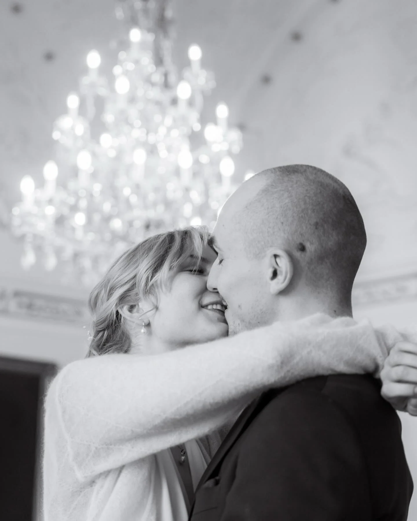 🖤🤍

#wei&szlig;ersaal #weddingaachen #standesamtaachen #aachenrathaus #weddingvibes #love #hochzeitsfotografie #hochzeitsfotografinaachen