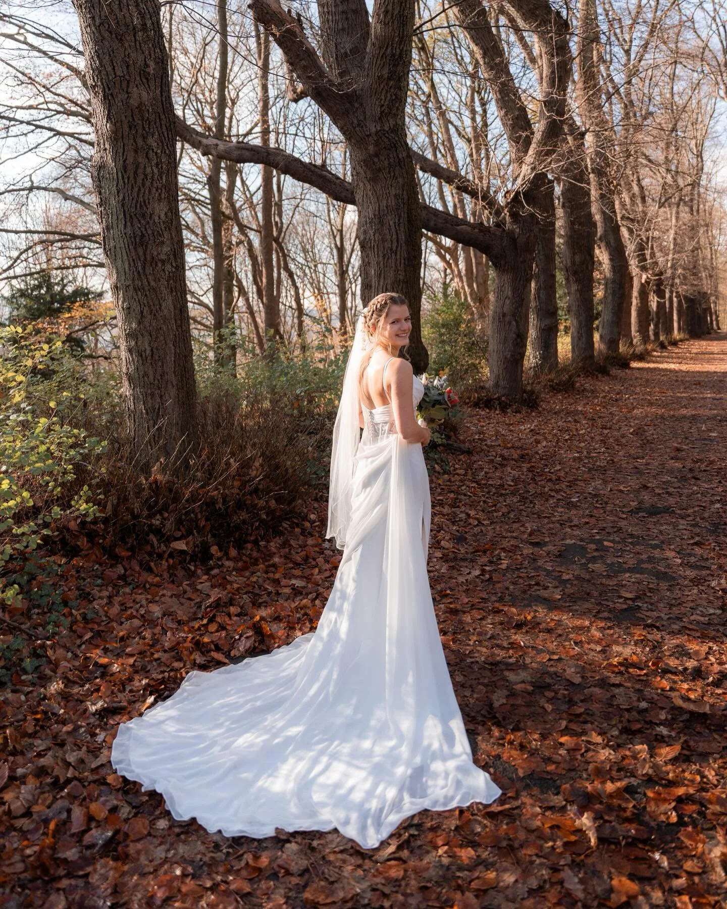 Mal wieder eine Runde Outfitdetails ✨ 
Es ist so wichtig, dass ihr euch in eurem Brautkleid, eurem Anzug - oder wof&uuml;r auch immer ihr euch entscheidet - wohlf&uuml;hlt! Denn nur wenn nichts zwickt, st&auml;ndig verrutscht und ihr euch wirklich da