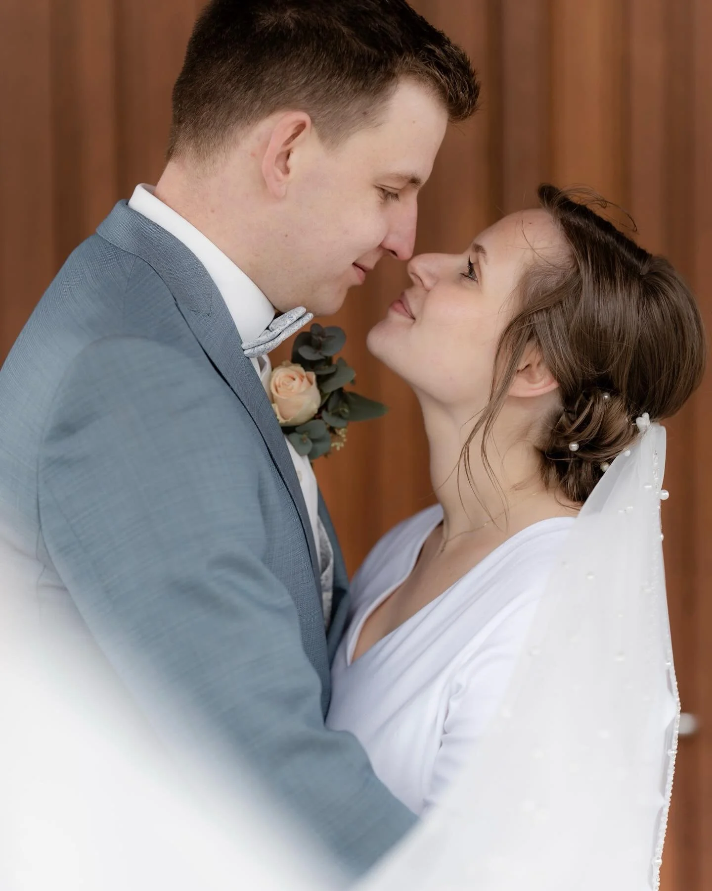 Letzte Woche ist meine Hochzeitssaison gestartet ✨
Ich durfte Katrin &amp; Martin bei ihrer standesamtlichen Hochzeit in Eschweiler begleiten 🥰
Und auch wenn das Wetter an dem einen Tag nicht ganz so fr&uuml;hlingshaft war, sind dabei doch wundervol