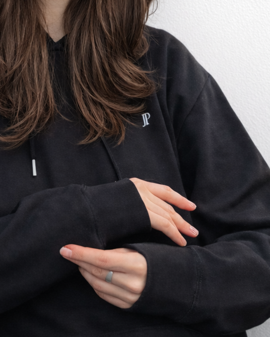 juste_pranckunaite_hoodie_close_up.png