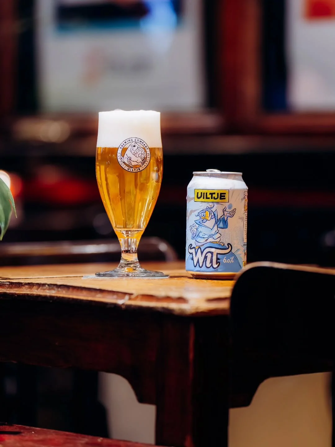 Fris, licht troebel en mooi in balans.
Uiltje Wit (6%) heeft zachte tarwemout in de basis, een frisse citrus-toon en een subtiele kruidigheid in de afdronk. 🍋🍺

Gebrouwen door Uiltje Brewing Co. uit Haarlem, dus eigenlijk gewoon van dichtbij. 📍🔥
