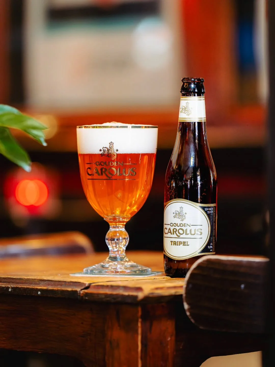 Vol, kruidig en verrassend soepel voor een tripel. 🌿🍺

De Gouden Carolus Tripel (9%) combineert fruitige gisttonen met een lichte hopbitterheid en een warme, ronde afdronk. Een klassieker uit Mechelen die perfect past bij een lange borrel aan de ba