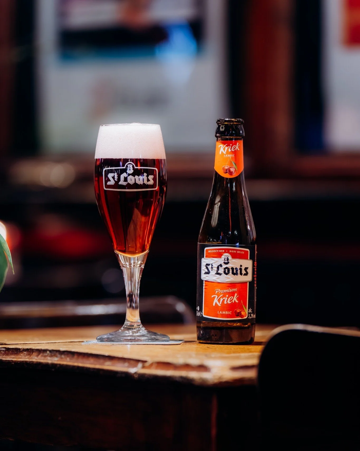 Zin in iets frissers dan je standaard biertje?
Deze St. Louis Kriek is gebrouwen op basis van lambic en verrijkt met kersen 🍒

Licht zoet, fris zuur en met een laag alcoholpercentage, waardoor hij super doordrinkbaar is. Perfect als je even iets and