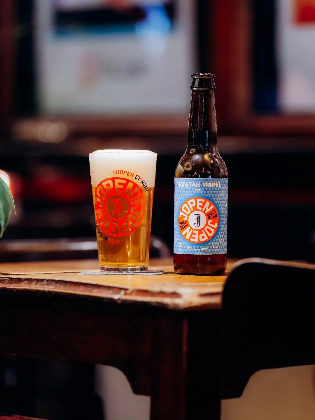 Zin in een echte klassieker met karakter?

De Jopen Trinitas Tripel is vol, licht kruidig en mooi in balans met een zachte bitterheid.

Een tripel zoals je &lsquo;m wil: stevig, maar nog steeds goed doordrinkbaar.
Perfect voor als je net even iets me