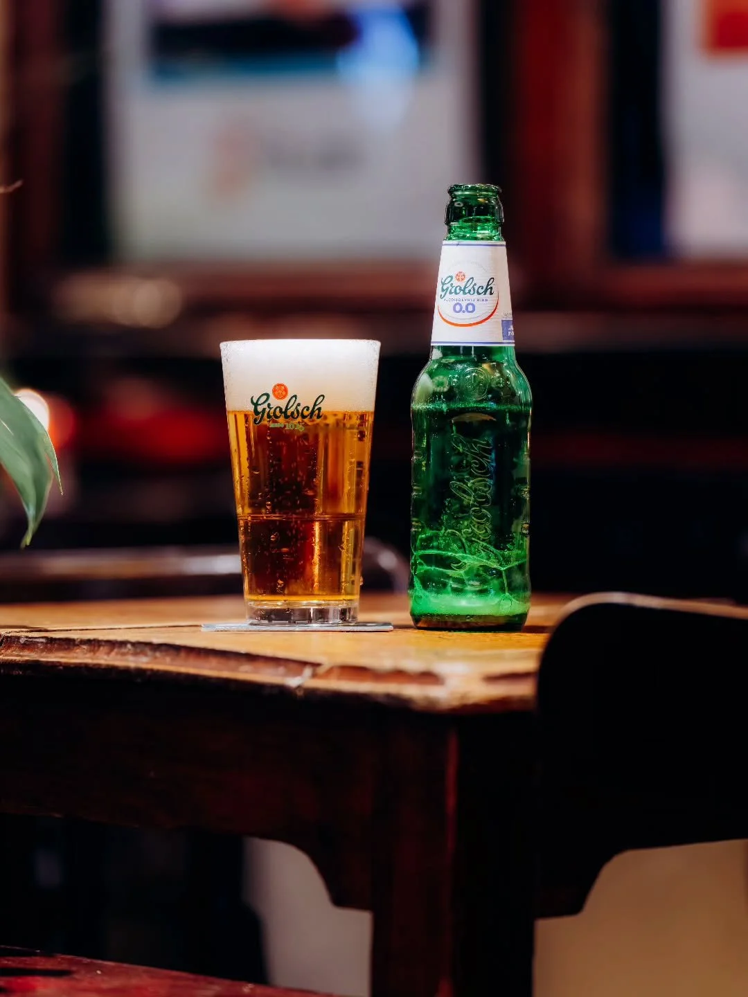 Even geen alcohol, wel gewoon bier.

Grolsch 0.0 is fris, licht bitter en precies wat je verwacht van een goed pils.
Perfect als je nog door moet, maar toch wil genieten.

👉 Gewoon bij ons aan de bar