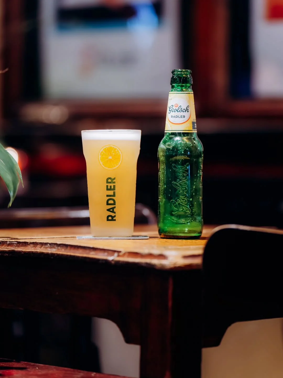 De Grolsch Radler combineert pils met natuurlijke citroenlimonade voor een frisse, lichtzoete en dorstlessende smaak. 

Met een laag alcoholpercentage en een verfrissend citruskarakter is dit het perfecte bier voor zonnige middagen, een ontspannen lu