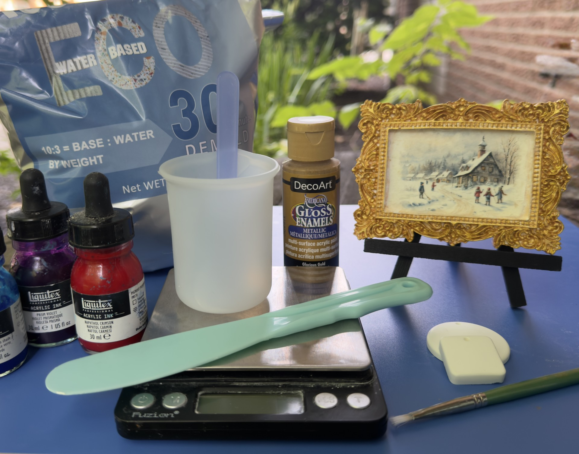 Exploring Eco-resin with Michelle
