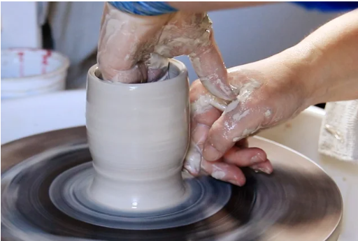 Private 1:1 Lessons - Wheel-throwing with Breda