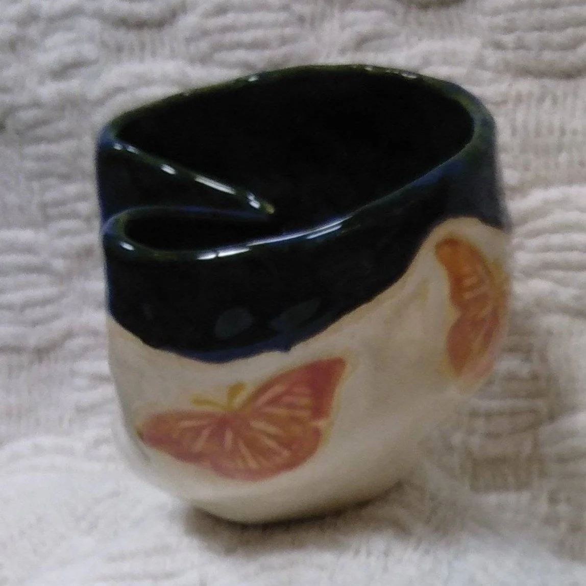 Handleless bug mug (Bee design) by Christine Siarka