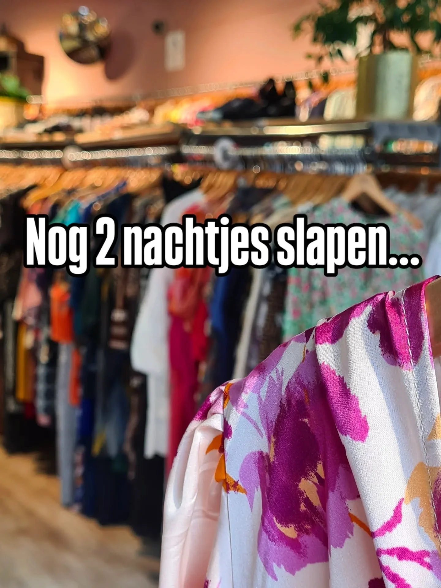 ...en dan heropenen we onze winkel, gevuld met een prachtige, "nieuwe", zomercollectie! ☀️♻️

Kom jij a.s zaterdag gezellig en duurzaam winkelen?

Groetjes,

Deeltwee en @deeltwee_vintage 

❤️💜

#tweedehandskleding #vintagekleding #zeeland