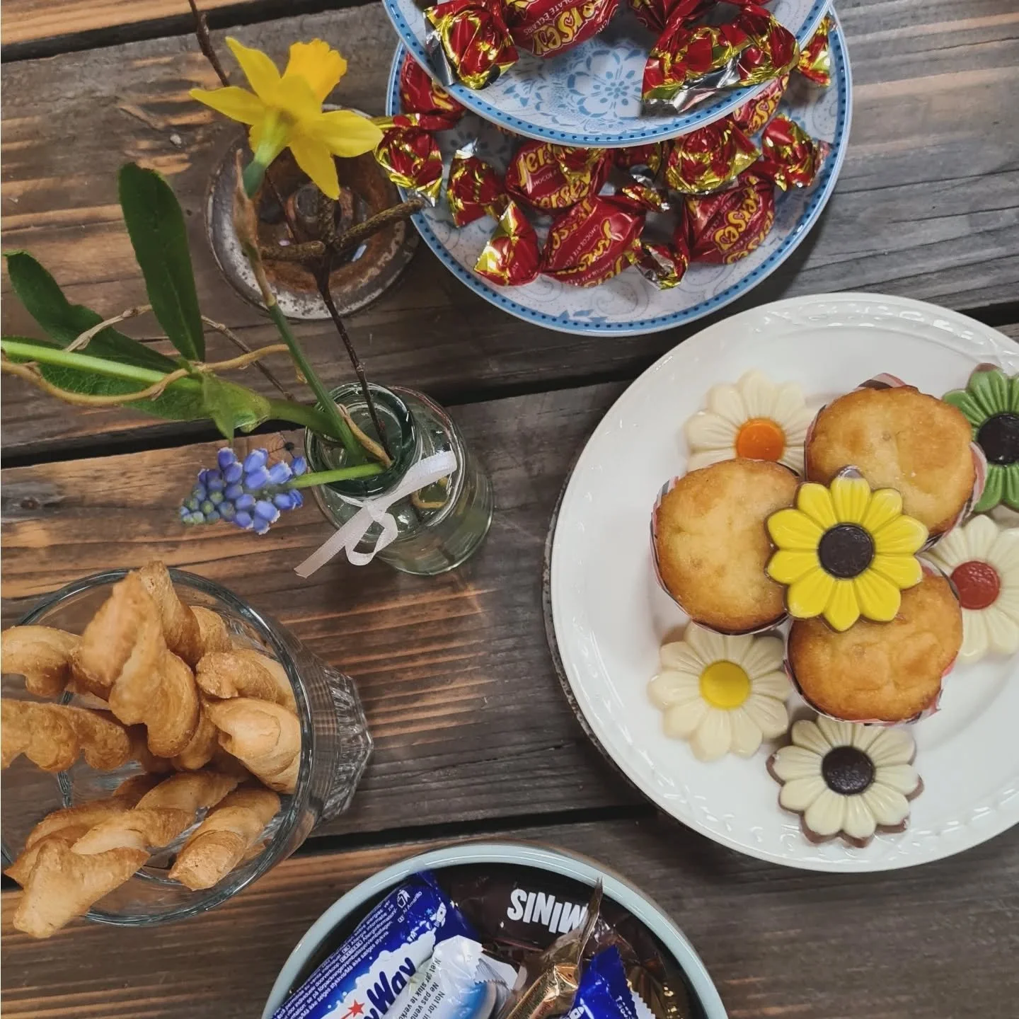 Na een week sorteren, uithangen, stomen, inhangen, poetsen en opruimen was het tijd om met alle collega's te winkelen in onze eigen "nieuwe" zomercollectie! Wat een gezelligheid en wat is iedereen leuk geslaagd! ❤️🤗

Morgenmiddag beginnen 